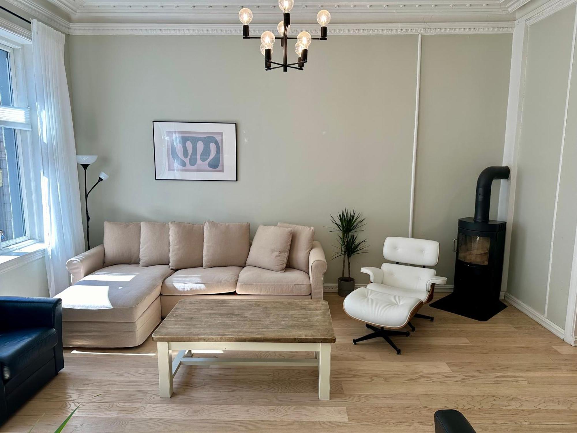 Classical 3 Bedroom, 2 Bath, Minutes From Royal Palace, Main Shopping Street, Restaurants & Downtown Oslo Luaran gambar